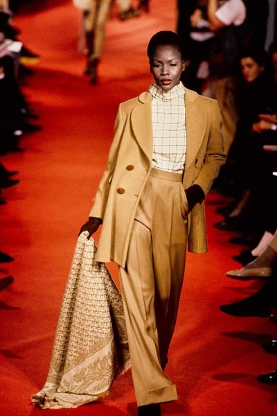 Look 11